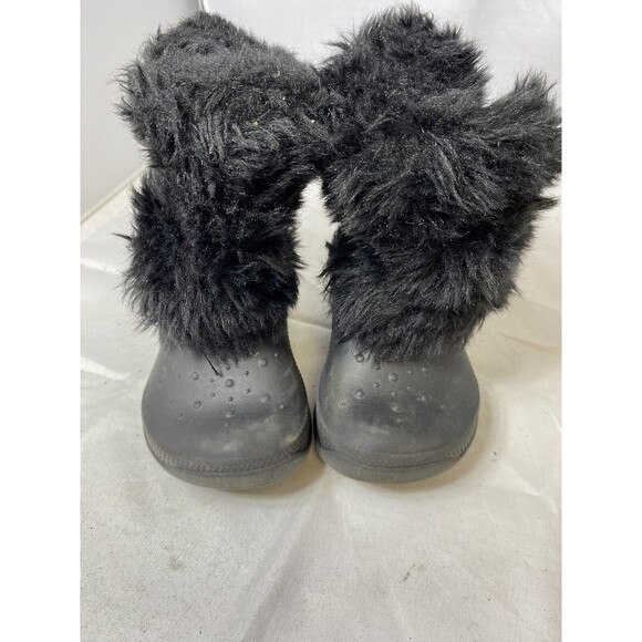 Children’s crocs furry boots size 6-7 - Picture 5 of 6